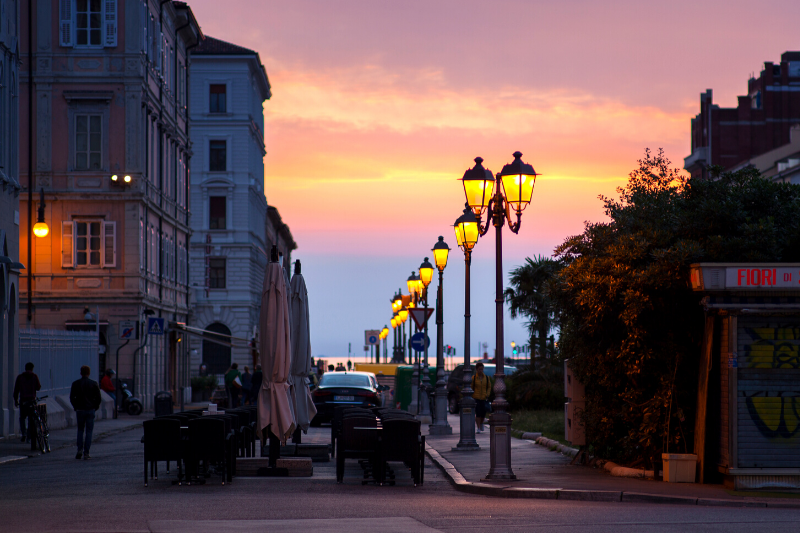 first street light in world